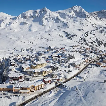 Places By Valamar מלון