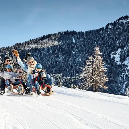 מלון Places By Valamar 4*